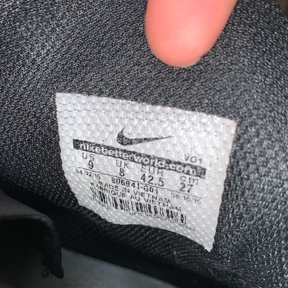 nike men’s basketball shoes - Picture 6 of 6